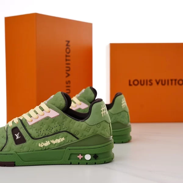 Louis Vuitton Trainer Sneaker - LS152