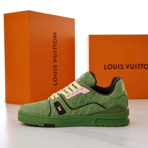 Louis Vuitton Trainer Sneaker - LS152