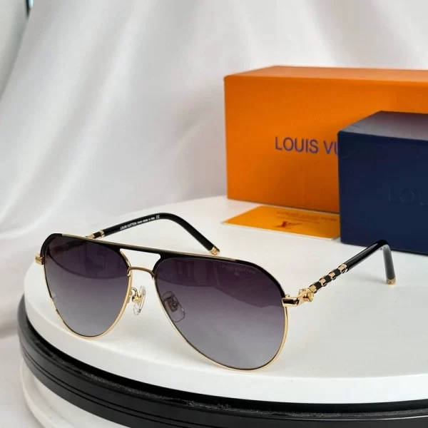 Louis Vuitton Sunglasses - S07