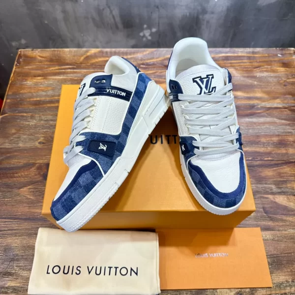 Louis Vuitton Trainer Sneaker - LS156