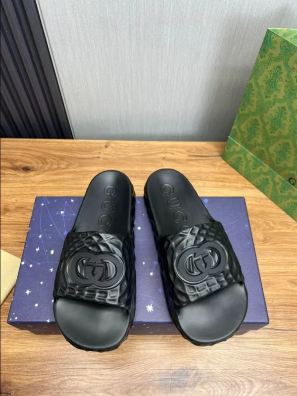 Gucci Interlocking G Slide Sandal - SG05