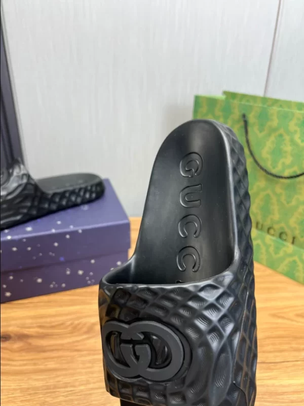 Gucci Interlocking G Slide Sandal - SG05