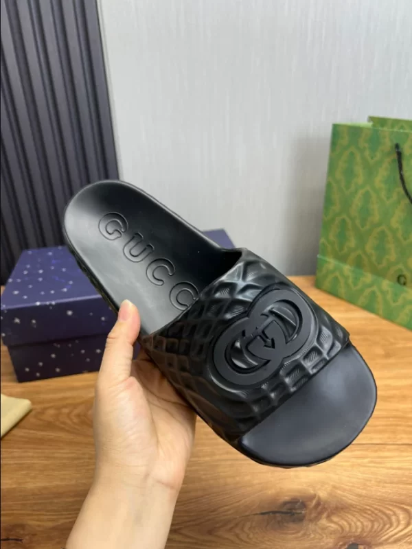 Gucci Interlocking G Slide Sandal - SG05