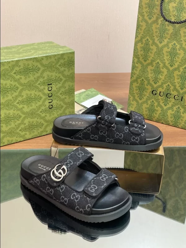 Gucci Sandal with Buckles - SG17