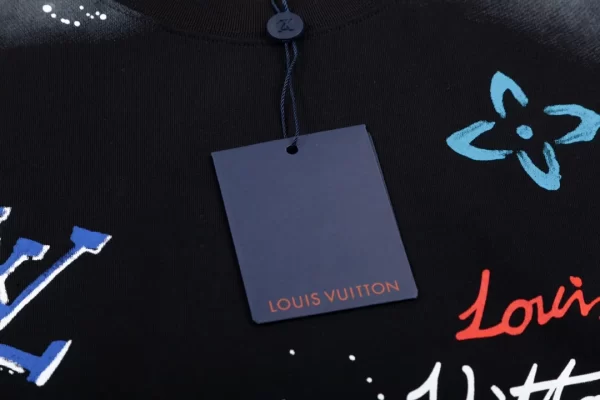 Louis Vuitton T-shirt - LT76