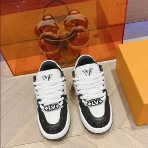 Louis Vuitton Trainer Maxi Sneaker - LS164