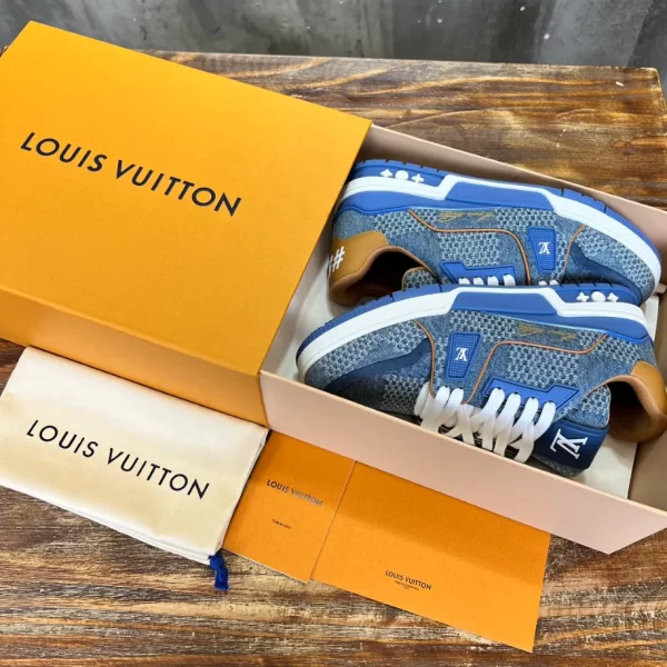 Louis Vuitton Trainer Sneaker - LS196