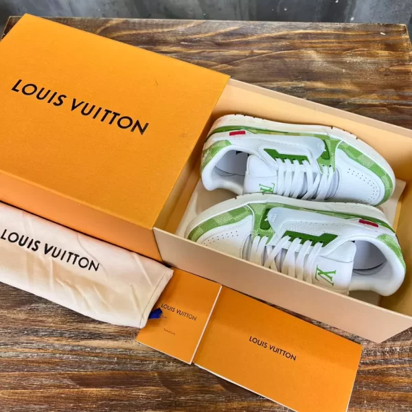 Louis Vuitton Trainer Sneaker - LS198