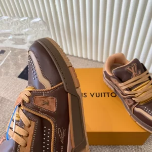 Louis Vuitton Trainer Sneaker - LS201