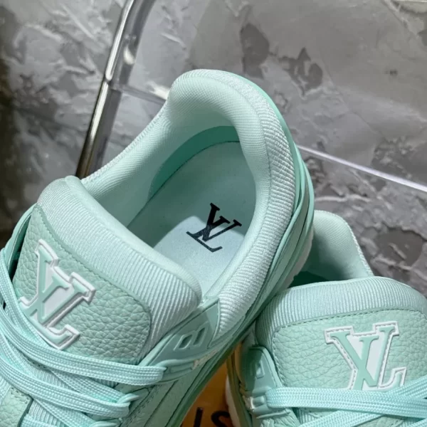 Louis Vuitton Trainer Sneaker - LS212