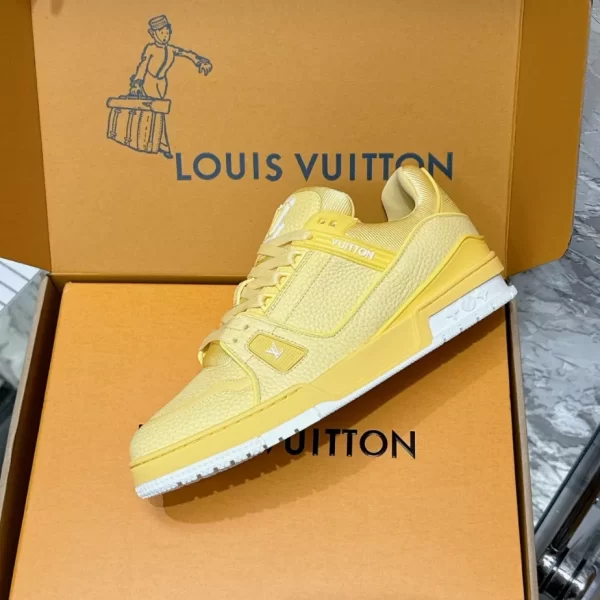 Louis Vuitton Trainer Sneaker - LS214