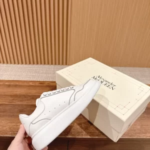 Alexander McQueen Oversized Sneaker - AS16