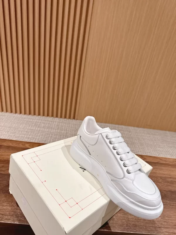 Alexander McQueen Oversized Sneaker - AS16