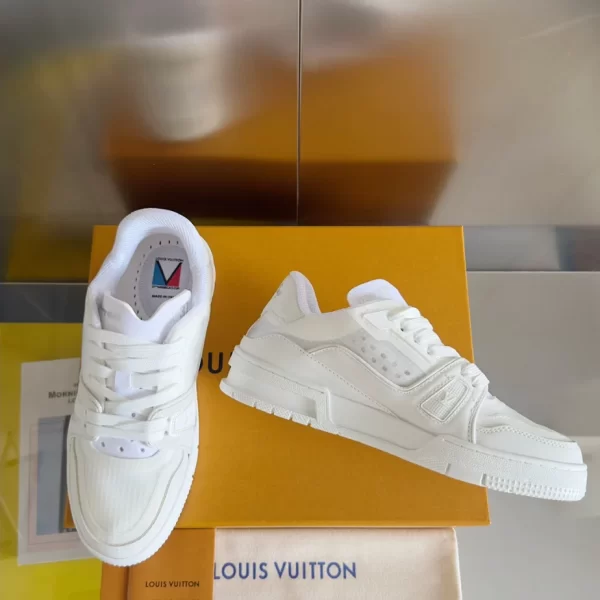 Louis Vuitton Trainer Sneaker In White - LS217 (1)