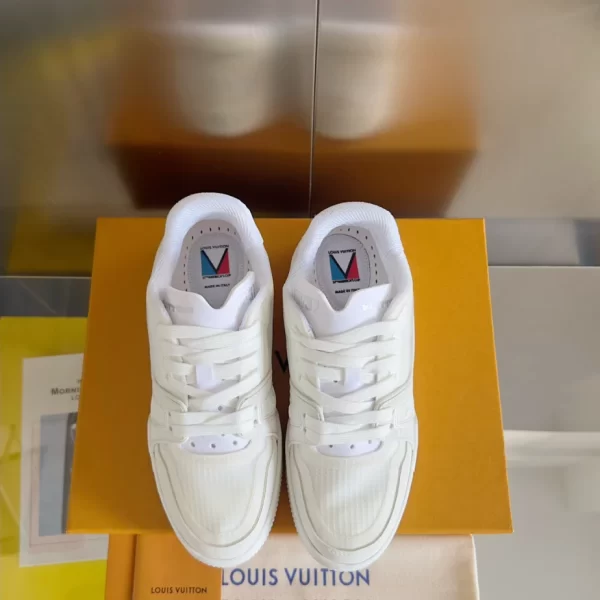 Louis Vuitton Trainer Sneaker In White - LS217 (1)