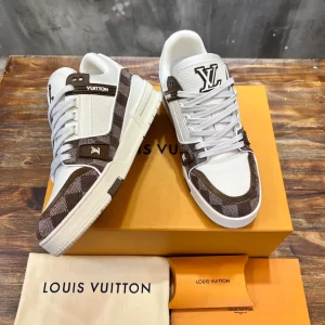 Louis Vuitton Trainer Sneaker - LS216