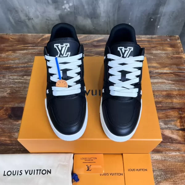 Louis Vuitton Trainer Sneaker - LS224