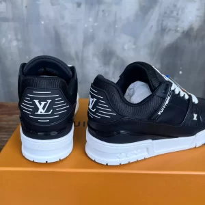 Louis Vuitton Trainer Sneaker - LS224