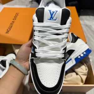 Louis Vuitton Trainer Sneaker - LS225