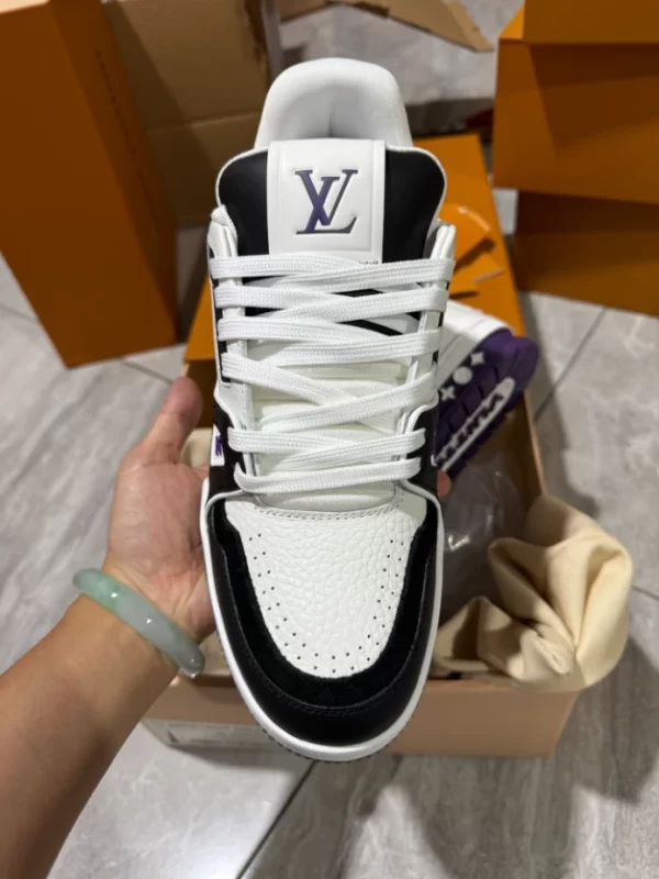 Louis Vuitton Trainer Sneaker - LS228