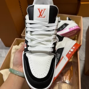 Louis Vuitton Trainer Sneaker - LS229