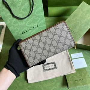 Gucci Zip Around Wallet with Interlocking G - GW14