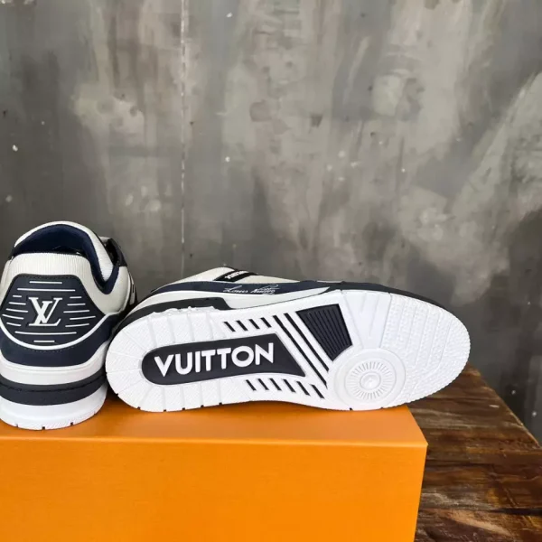 Louis Vuitton Trainer Sneaker In Blue - LS240