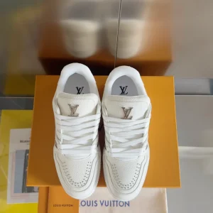 Louis Vuitton Trainer Sneaker In White - LS236