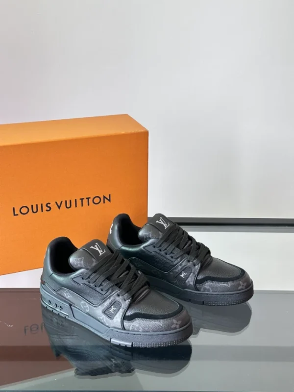 Louis Vuitton Trainer Sneaker - LS251