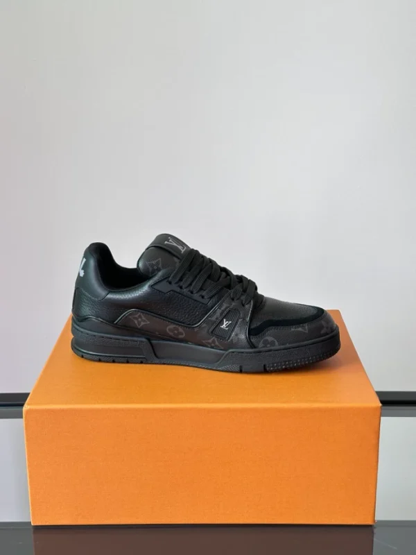 Louis Vuitton Trainer Sneaker - LS251