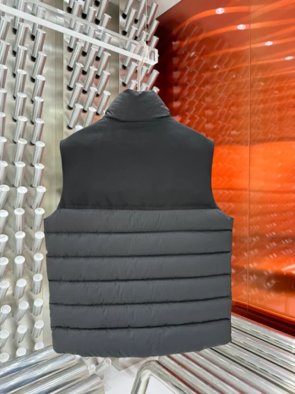 Moncler Down Vest - MK085