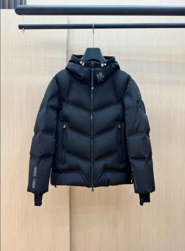 Moncler Jacket - MK070