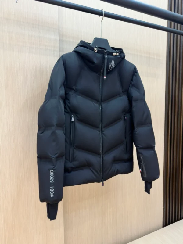 Moncler Jacket - MK070