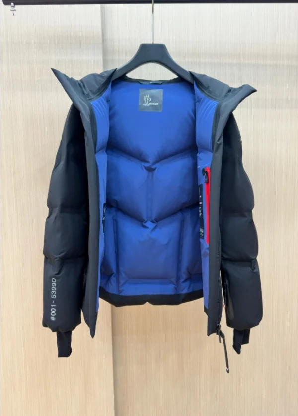 Moncler Jacket - MK070