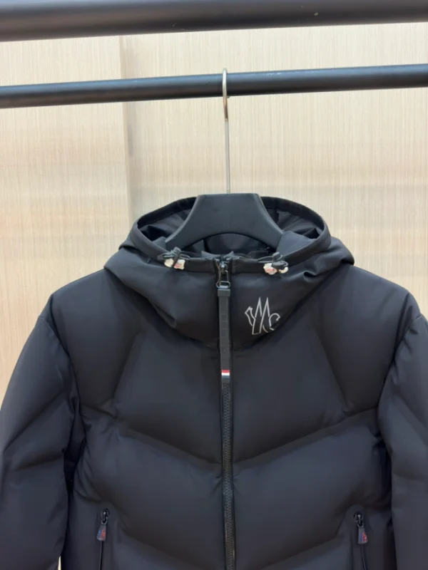 Moncler Jacket - MK070