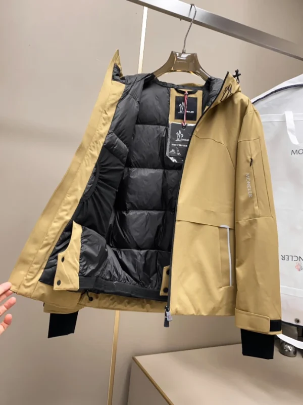 Moncler Jacket - MK075