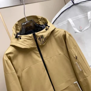 Moncler Jacket - MK075