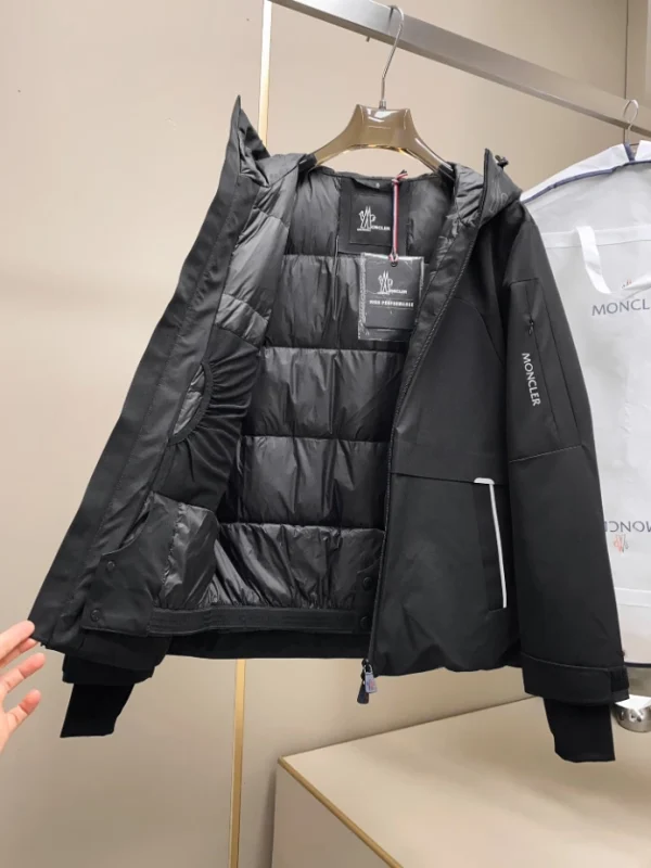 Moncler Jacket - MK076